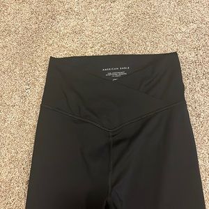 black crossover leggings! size s regular length american eagle